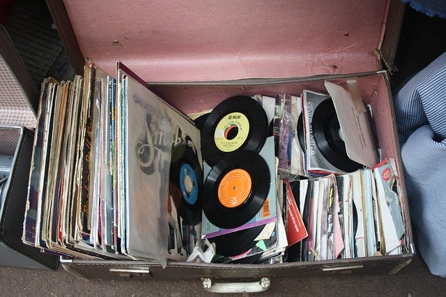 Pengarsipan dilakukan per album. (Foto pixabay CopleyNathan)