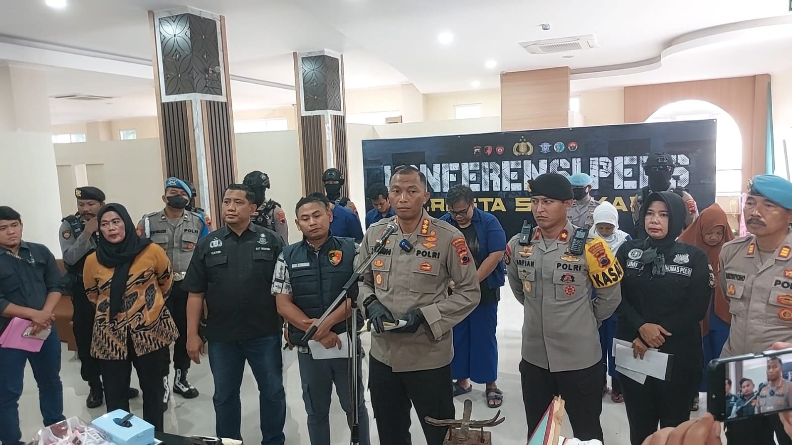 Polresta Surakarta, Jawa Tengah menangkap seorang guru taekwondo yang telah melakukan tindakan asusila, Jumat (24/3). (MP/Ismail)