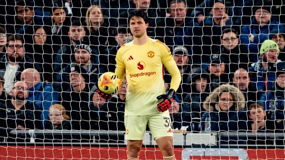 Senne Lammens Hampir Bikin Blunder Lawan Everton, Beruntung Tetap Clean Sheet