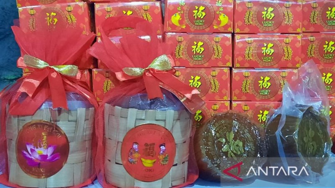 Cerita Jelang Imlek, Cara Bertahan Pedagang Kue Keranjang