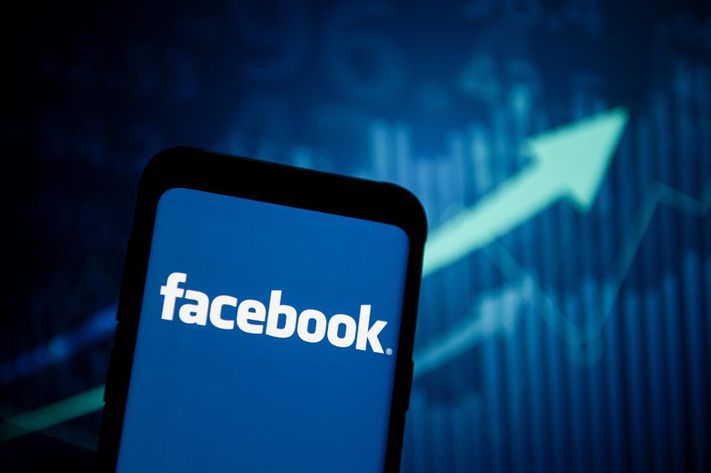 Ada tiga juta postingan dalam satu hari. (Foto: Forbes)