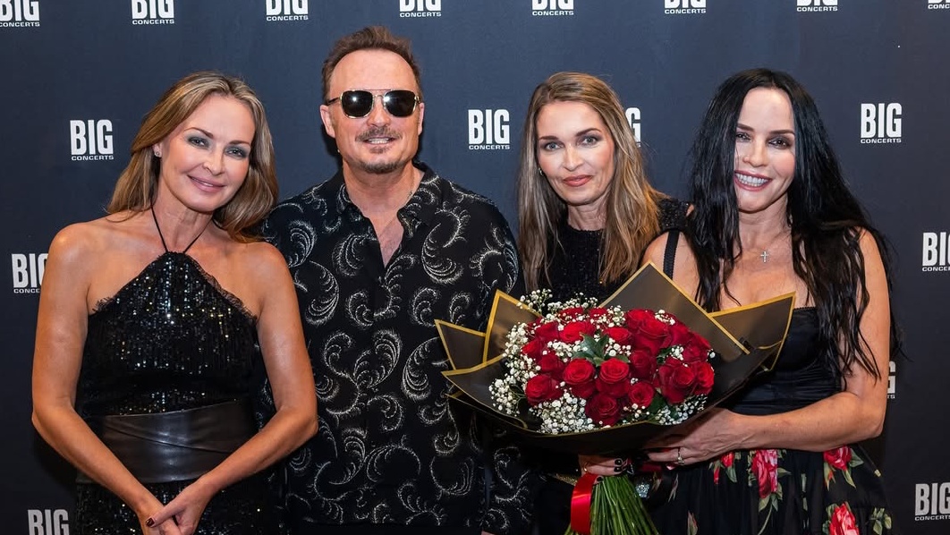 Lirik All The Love In The World Lagu Populer Milik Grup Pop Rock The Corrs