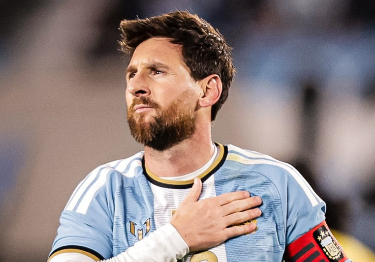Duel Viral Hari Ini Klarifikasi Ronaldo vs Pesta Pensiun Messi: La Pulga Libas Habis CR-7!  