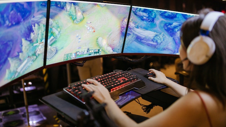 Gamers Perempuan Berjuang Lawan Stigma Merendahkan di Pertandingan E-Sports