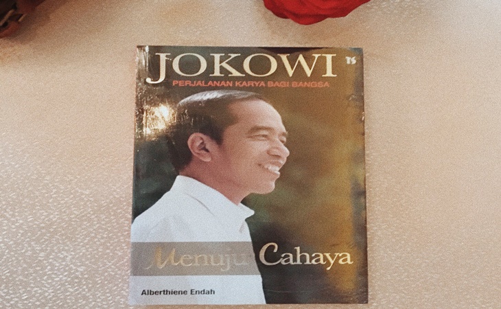 Buku Jokowi Menuju Cahaya