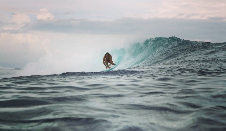 Ombak di Pantai Tanjung Setia sangat cocok untuk surfing (Sumber: Instagram/anurawatermedia)