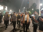 Anies Tinjau Langsung Halte TransJakarta HI yang Hangus Terbakar