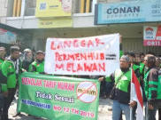 Ratusan Driver Gojek dan Grab Segel Kantor Ojol Maxim Solo