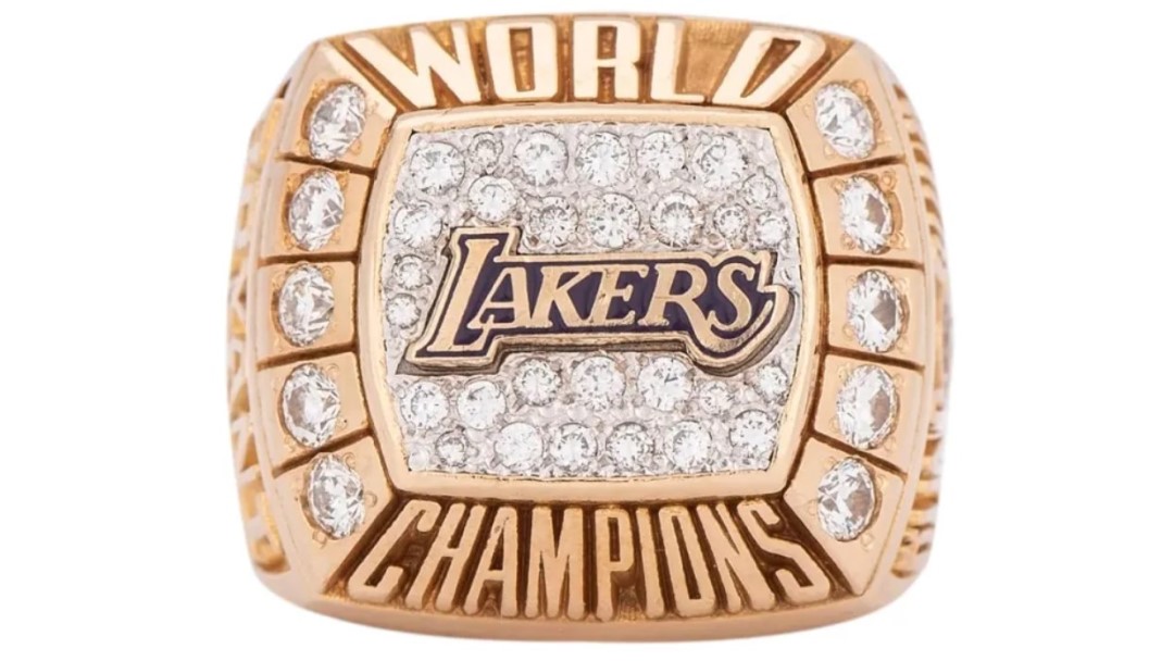 Cincin Kejuaraan NBA 2000 Eks Kobe Bryant Dilelang
