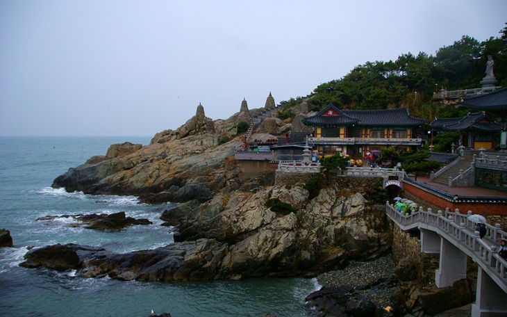 Yonggungsa yang terkenal di Busan. (Foto: Pixabay/sirocumo)