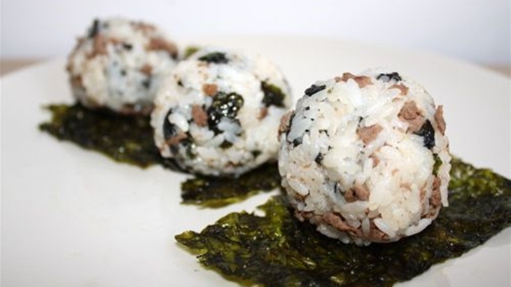  Jumuk Bap, Bola-bola Nasi Khas Korea yang Enak Buat Camilan Akhir Pekan