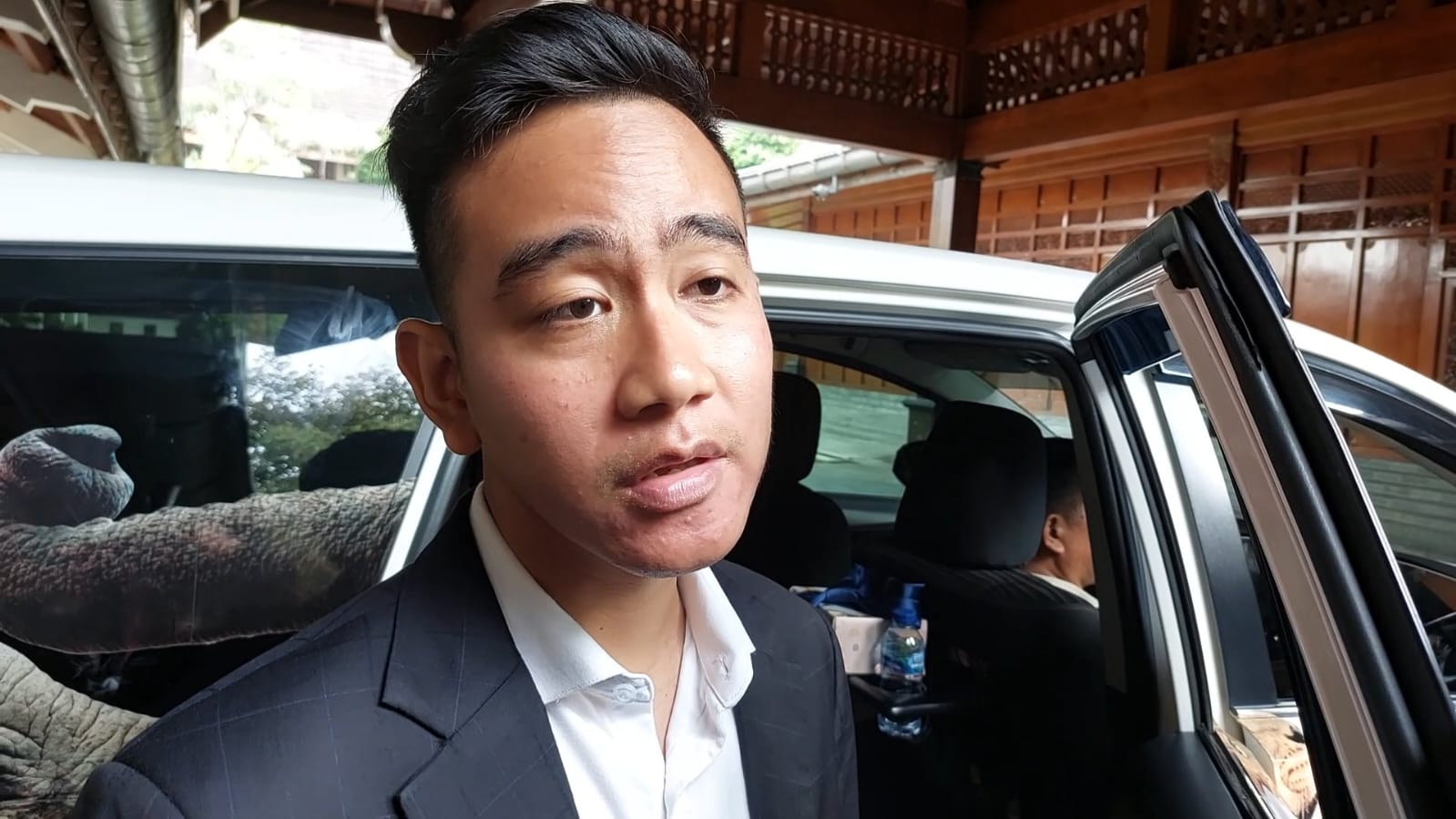 Gibran Sependapat dengan Hasto Soal Kaesang Gabung PDIP
