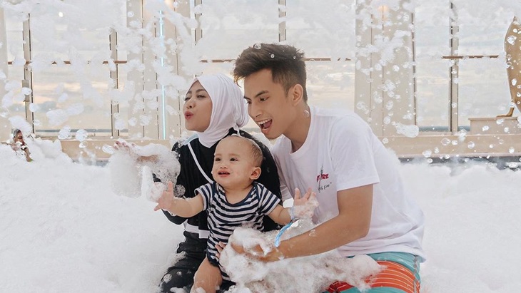 Pesta Busa di Kapal Pesiar. (Instagram/@rachelvennya)