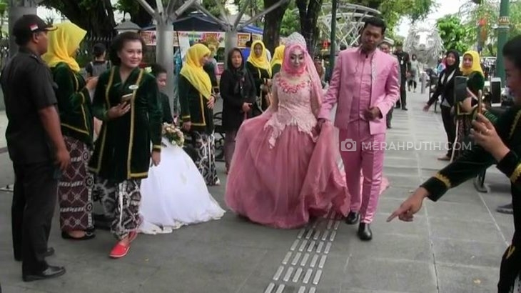 Gelaran Fashion Show di Halte Trans Jogja