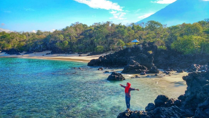 Pantai Watotena, Keindahan Alam di Pulau Adonara