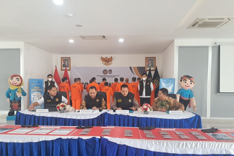 Belasan TKA China Ilegal Kerja di Proyek Mal Area Kelapa Gading Diamankan Imigrasi