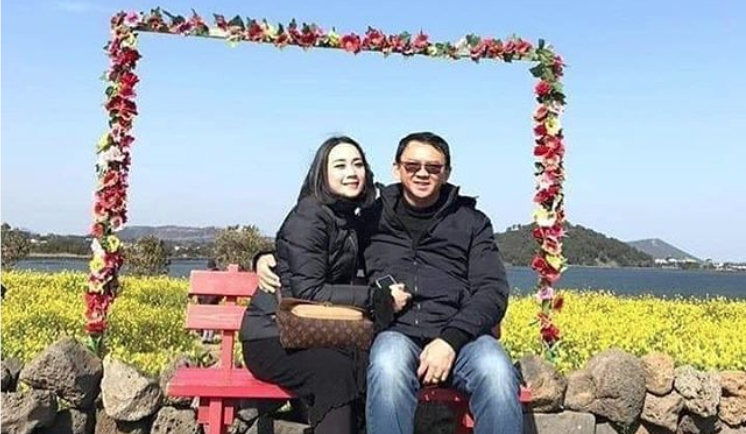 Lihat Nih Foto Kemesraan BTP dan Puput di Hari Valentine