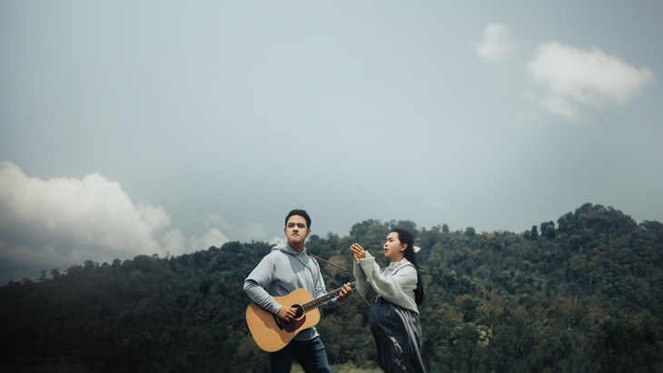 Ingin Hubungan Lebih Jelas? Yuk, Dengar Single Terbaru Aviwkila 'Aku Atau Dia'