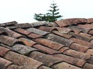 Begini Cara Memperbaiki Atap Bocor dengan Perekat Multiguna