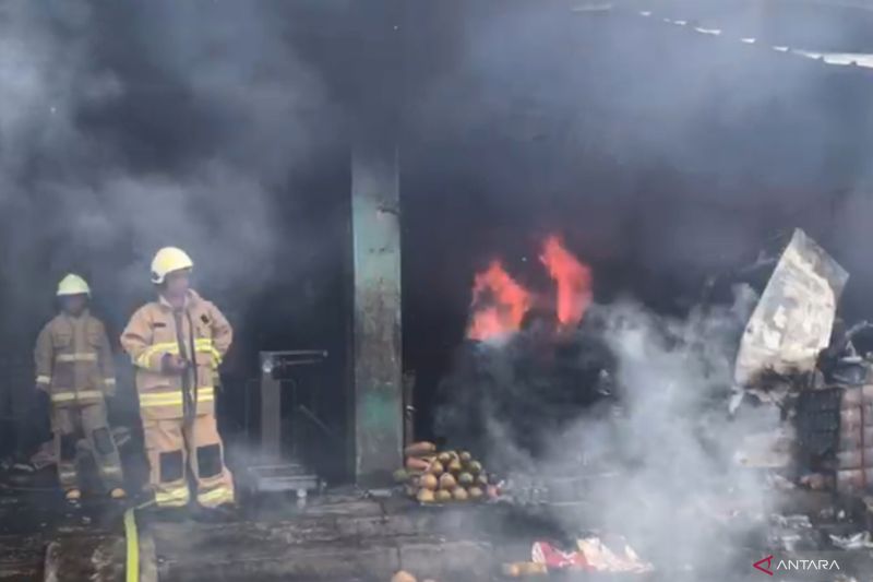 Pemprov Bentuk Tim Investigasi Kebakaran Pasar Induk Kramat Jati