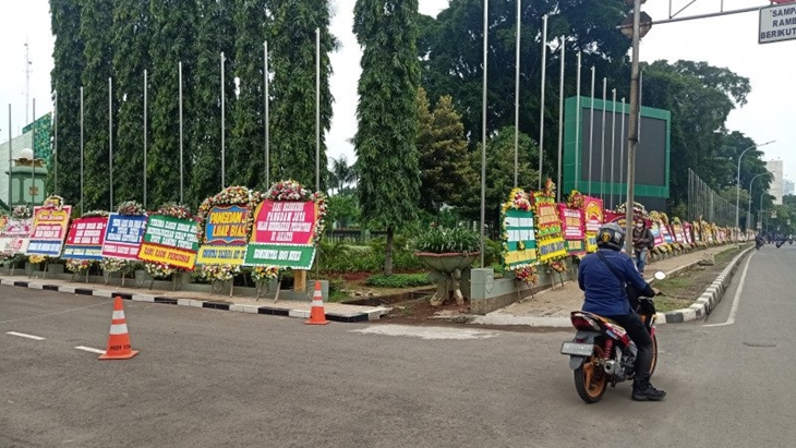 Penurunan Baliho oleh Aparat TNI Dianggap Operasi Militer Selain Perang