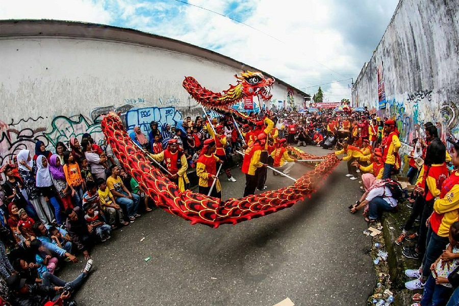 Perayaan Imlek dengan barongsai. (Instagram/wonosoboku)