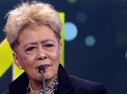 Rayakan Ulang Tahun Ke-74 Titik Hamzah Lepas Single 'Siapa Mau Peduli'