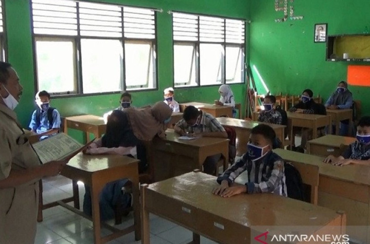 Pembukaan Sekolah di Bandung Kewenangan Satgas COVID-19