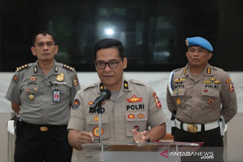 Kepala Biro Penerangan Masyarakat Polri Brigjen Pol Raden Prabowo Argo Yuwono (tengah). ANTARA/HO Polri/am.
