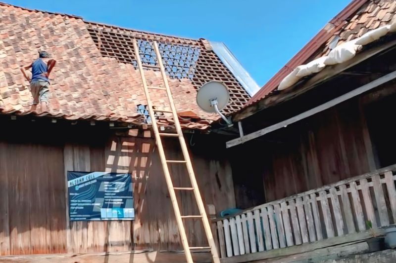 Ratusan Rumah Rusak Diterjang Angin, TNI-Polri Ikut Diterjunkan