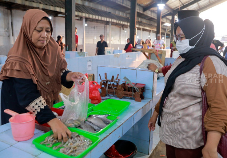 Pedagang Ikan Pasar Kramat Jati Tinggalkan Lapak Bahu Jalan, Pindah ke Lokbin