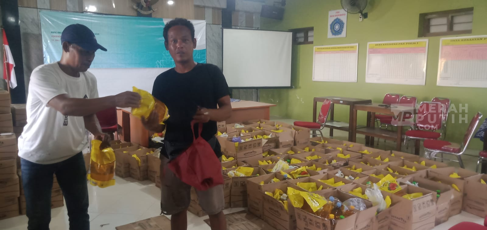 Warga Klaten Keluhkan Bantuan Minyakita Bau Solar