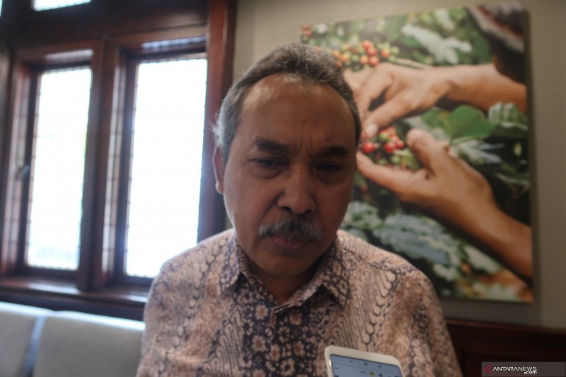 Anggota Dewan Pengawas KPK Syamsuddin Haris ditemui di lobi Gedung KPK, Jakarta, Senin (23/12/2019) (ANTARA News/Fathur Rochman)