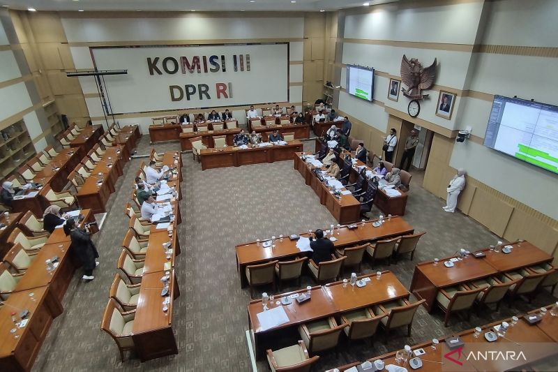 Ada Puluhan Poin Bermasalah, Komisi III DPR Bedah Lagi Draf RUU KUHAP