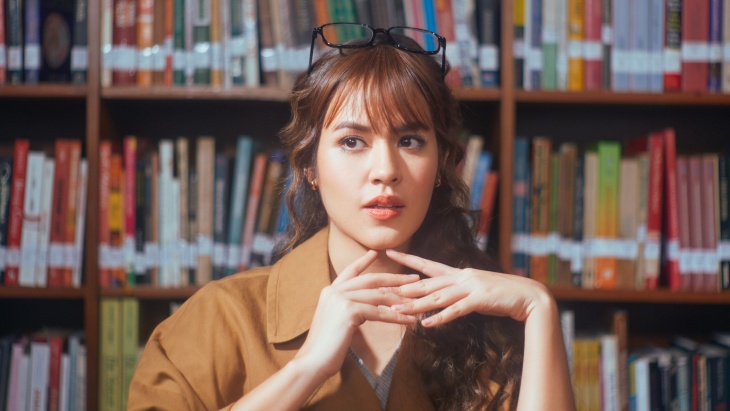 Raisa Ungkapkan Keluh Kesah dalam Single 'Bertahan / Pergi'