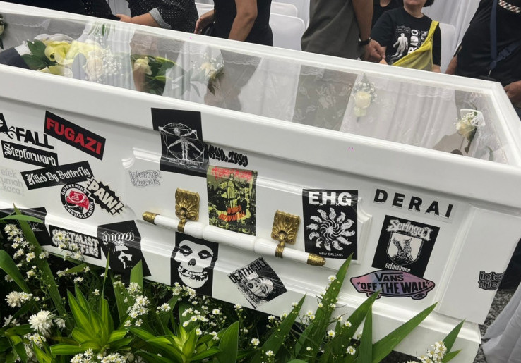 Dimakamkan Sabtu, Peti Mati Ricky Siahaan Dipenuhi Stiker Band Punk