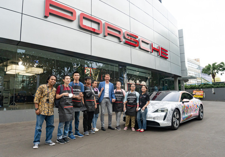 Porsche Indonesia Ajak Anak-anak Berekspresi Lewat Lukisan