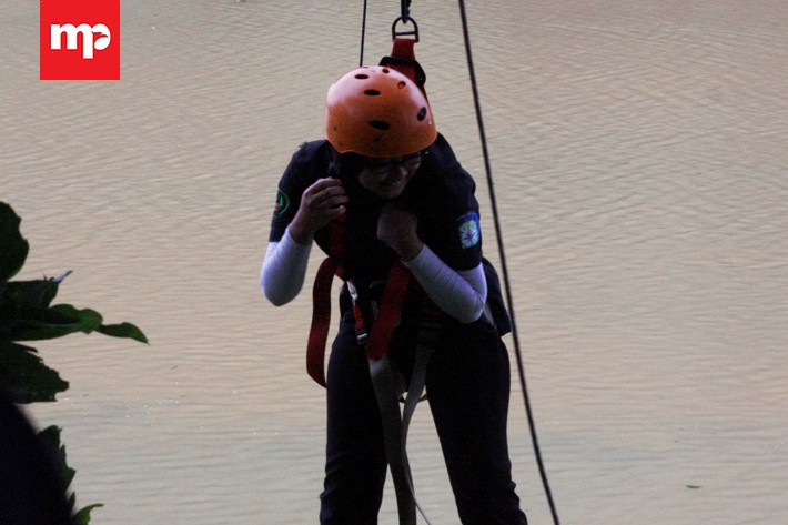 Memacu Adrenalin Bermain Flying Fox di Lido Lakes Resort Bogor