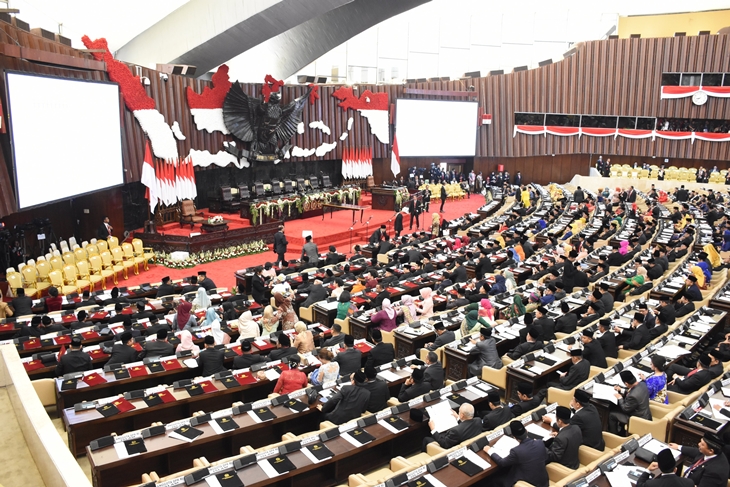  Pelantikan dan Pengambilan Sumpah/Janji Anggota DPR, DPD dan MPR RI Periode 2019 - 2024, di Gedung Nusantara, Kompleks Parlemen, Senayan, Jakarta, Selasa (1/10). (Foto: Twitter @DPR_RI)