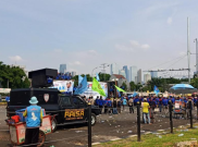 Puluhan Mahasiswa Nekat Terobos Barikade Buruh Kepung DPR