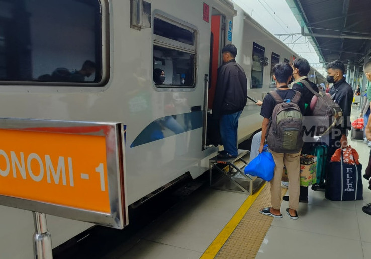Selama Masa Angkutan Lebaran 2025, Ketepatan Waktu Kereta Api Belum Capai 100% On Time