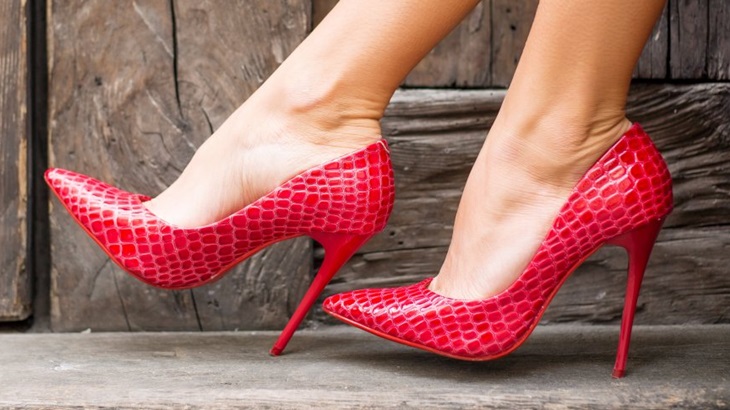 Singkirkan Sepatu High Heels Sebelum Menghancurkan Anda
