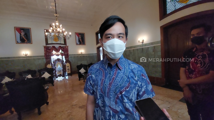 Gibran Batasi Pengunjung Mal 60 Persen dan Resepsi Pernikahan 25 Persen