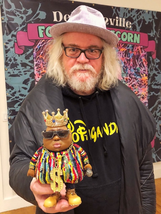 Ron English dan Big Poppa action figure. (Foto Street art NYC.)