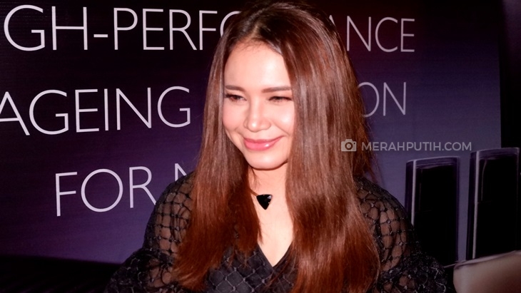 Rossa Betah Ngobrol dengan Pria Kinclong