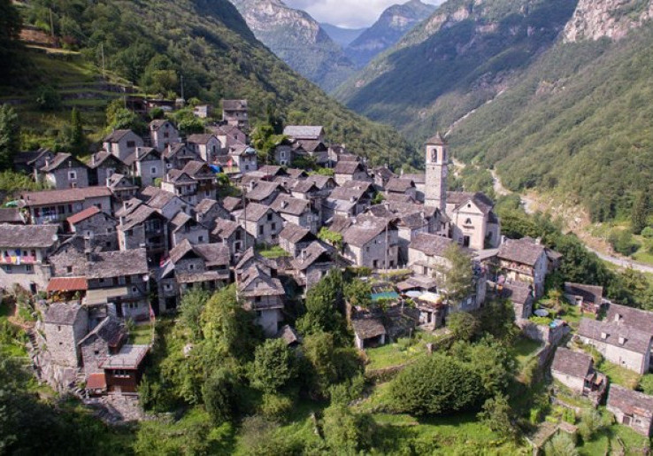Corippo dari Desa Kecil jadi Hotel Besar