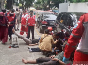 PMI Bantu Pengobatan Puluhan Pedemo di Jakarta