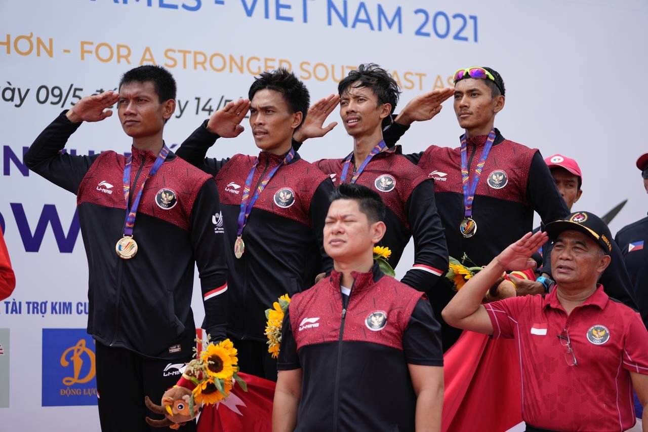Disaksikan Langsung Ketum NOC, Tim Dayung Putra Sumbang Emas ke-4 Indonesia