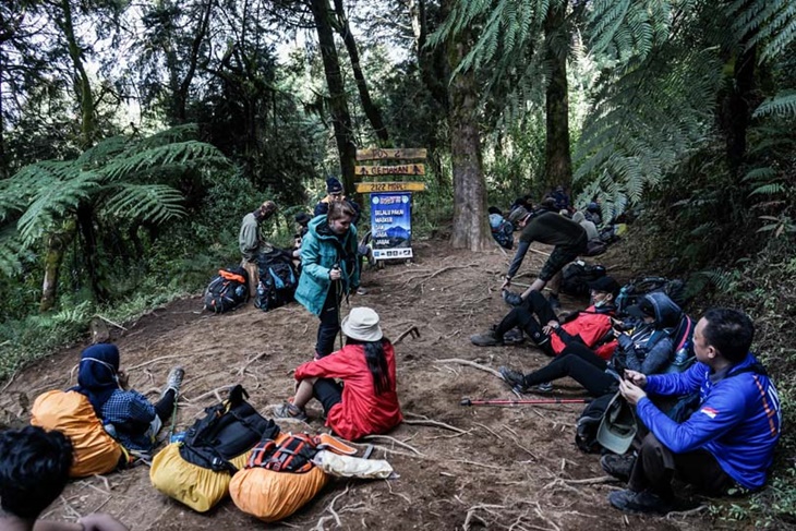 Kembali Dibuka, Ini Panduan Mendaki Gunung Prau via Wates