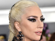 Enggak Biasa, Lady Gaga Tampil ala Era Victoria